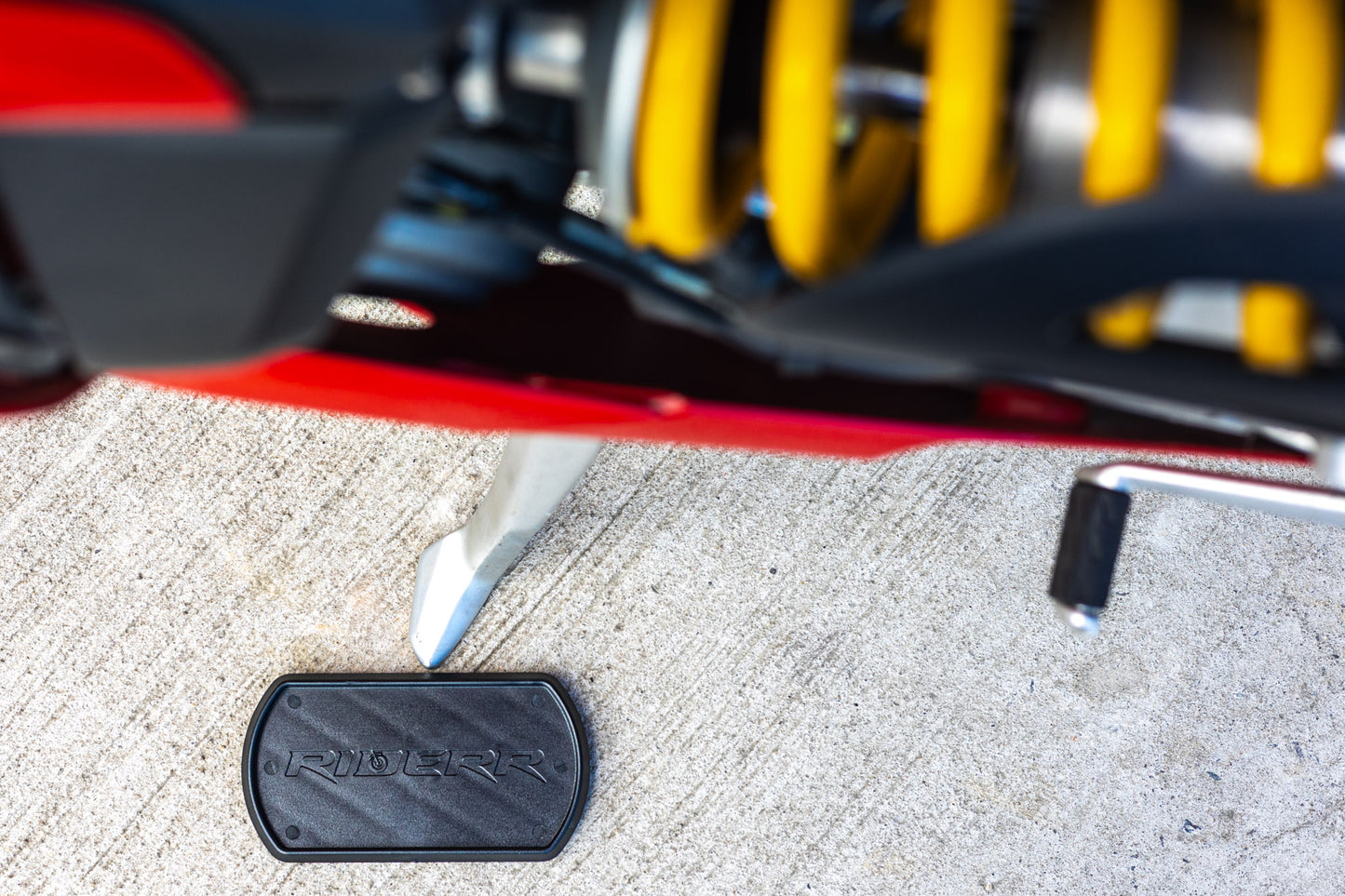 RIDERR SIDE STAND PLATE BLACK